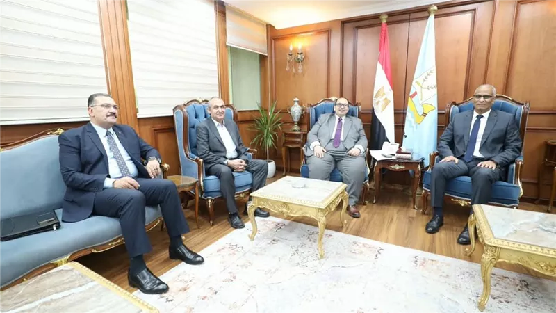 محافظ كفرالشيخ ورئيس الجامعه يناقشات الاستعدادات للعيد الوطن