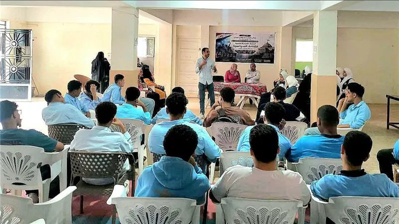 شباب بيلا والاستماع الى المحاضر 