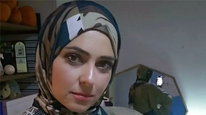  الفنانة نورهان شعيب