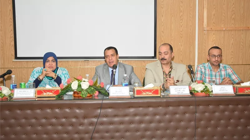 كلية التربية النوعية بجامعة أسيوط تنظم لقاءً لاستقبال طلابها الجدد