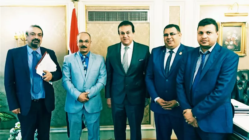 وزير التعليم العالي يوجه الجامعات بقبول أوراق التسوية الوظيفية لخريجي 