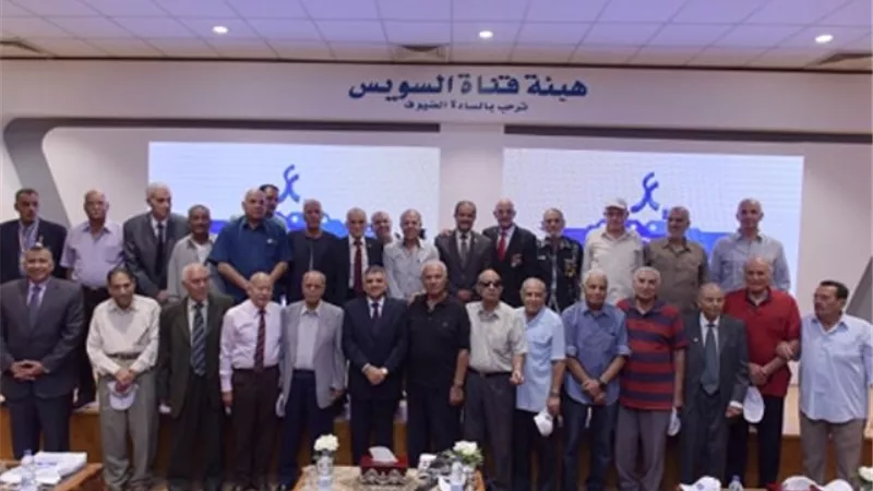 الفريق ربيع يشيد ببطولات المجموعة 139 صاعقة خلال حرب اكتوبر..صور