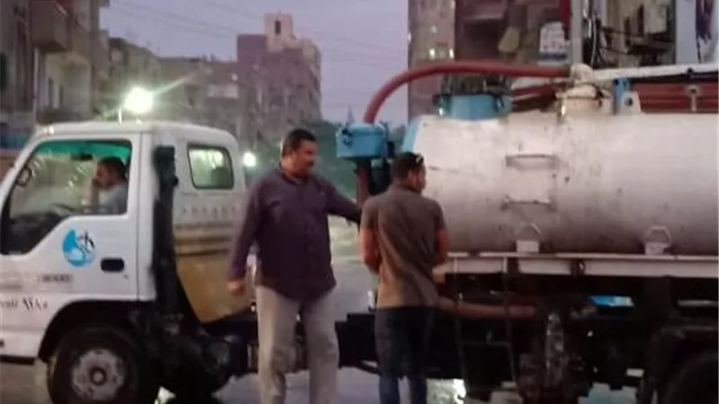 تنفيذي الخانكة يتعامل مع مياه الأمطار لتسهيل الحركة علي المواطنين