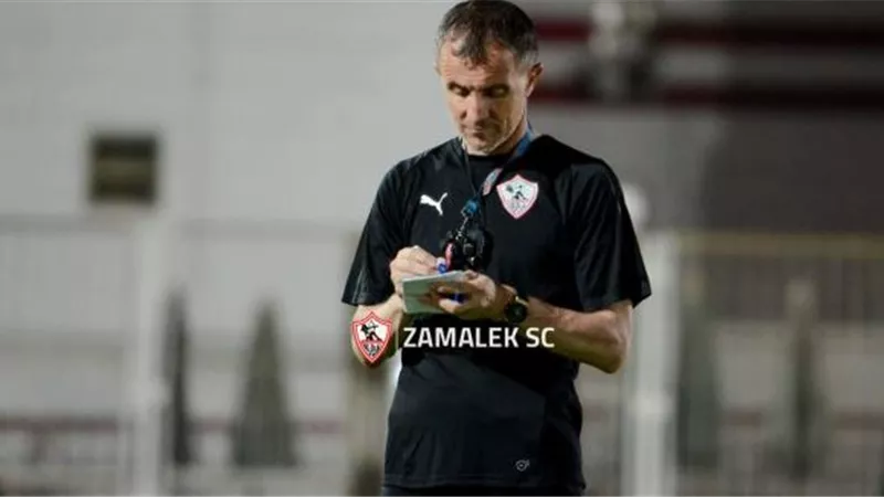 ميتشو يلقي محاضرة فنية للاعبي الزمالك