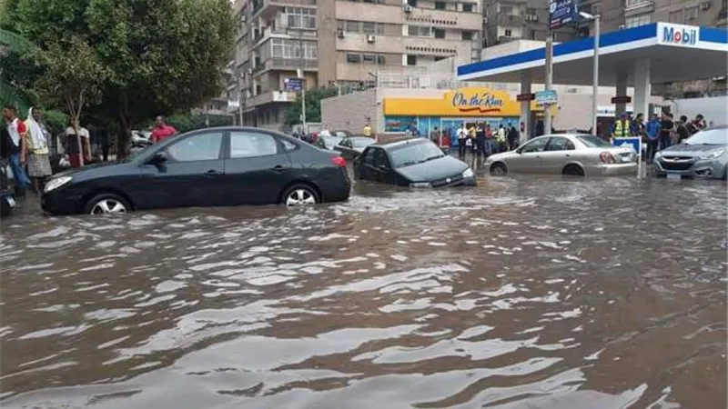 بالفيديو.. متحدث محافظة القاهرة معلقًا على الأمطار الغزيرة: «البلاعات ماستحملتش»