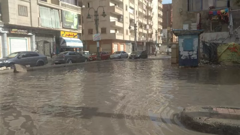 الامطار اغرقت الاسكندريه و المحافظه واجهزتها فشلوا في اول اختبار