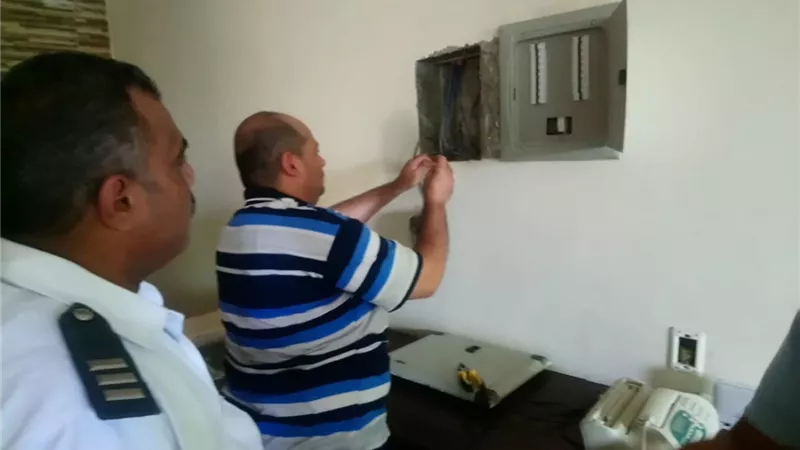 جهاز مدينة العبور يشُن حملة مكبرة لغلق وتشميع البدرومات والمحال المخالفة .. صور