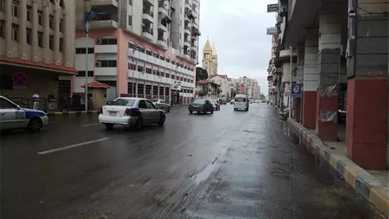 استمرار أعمال كسح وشفط مياه الأمطار ببورسعيد