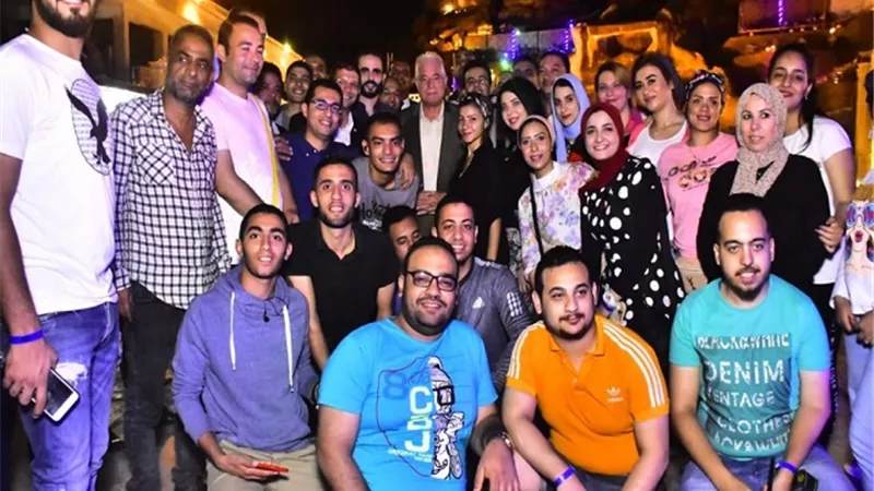 محافظ جنوب سيناء يستعرض المدن السياحية فى شرم الشيخ لشباب 