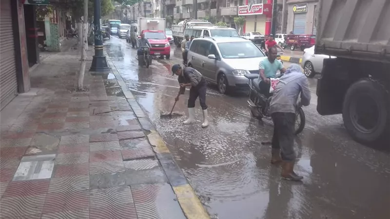 طوارئ فى الوحدات المحلية بالمنوفية لرفع مياه الامطار الرعدية فجر اليوم.. صـــور