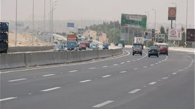 اعادة فتح طريق السويس القاهرة بسبب السيول بالكيلو 101