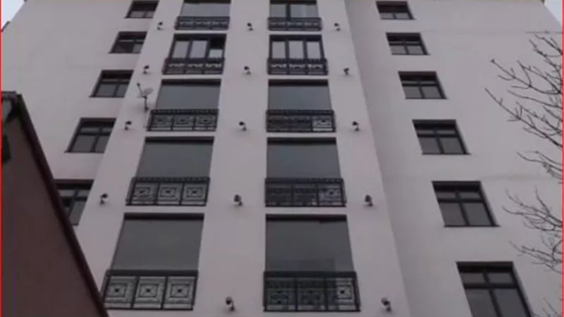 العثور على ابنة السفير الإيراني لدى موسكو ميتة تحت شرفة شقتها