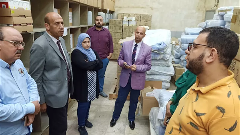 وكيل وزارة الصحة بالشرقية يتأكد من مخزن التموين الدوائي