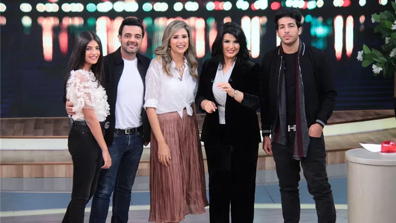 عمرو محمود ياسين وأسرته في 