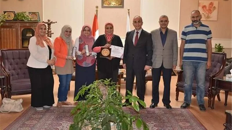 شعلان يستقبل فريق التعليم الإلكتروني الحاصل علي المركز الثالث علي الجامعات المصرية