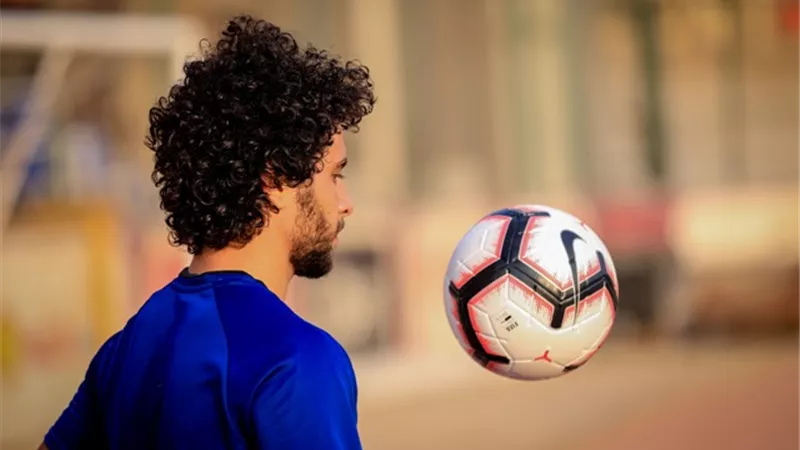 الأهلي يؤكد: اشتباه بإصابة محمد محمود بالرباط الصليبي مجددا