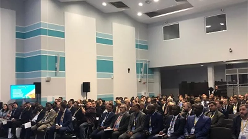 وزير التجارة يشارك في جلسة 