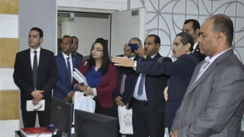 لجنة التقييم : جامعة القناة الاولي في التحول الرقمى وتطوير العشوائيات
