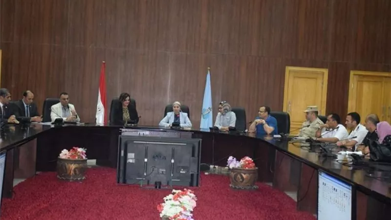 محرز وثلاثة نواب محافظين يبحثون الإجراءات الاحترازية للحفاظ علي الثروه الحيوانيه