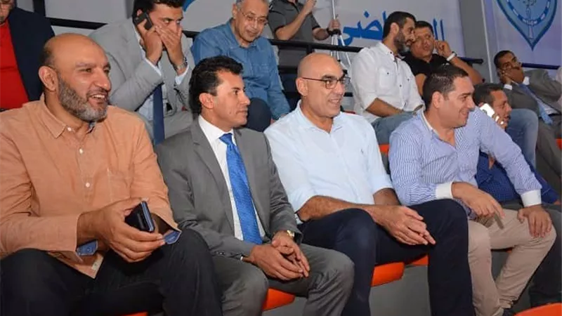 وزير الرياضة يتابع منتخب اليد خلال وديته أمام البرتغال.. صور