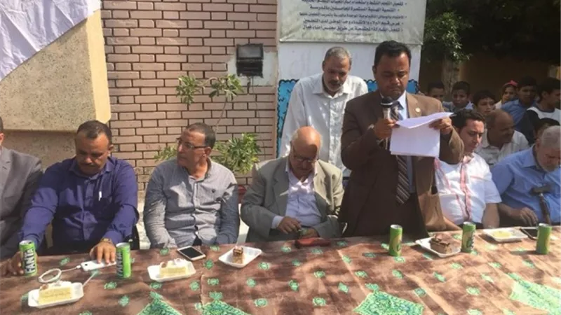 أستاذ فنون جميلة يتبرع بتمثال للإمام محمد عبده بمسقط رأسه..صور