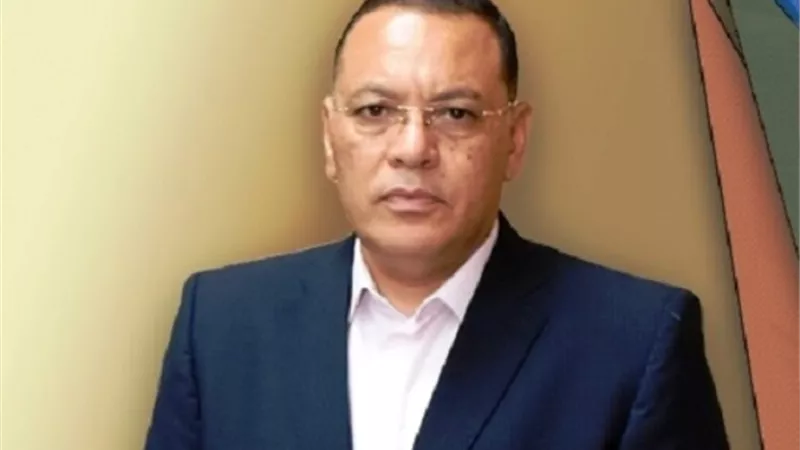 غراب يُفاجئ المجزر الألي للدواجن ببلبيس