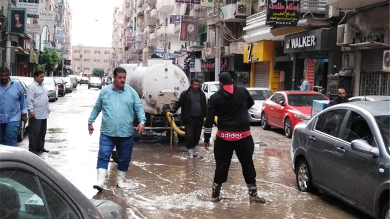 حى ثان الزقازيق يواجه الموجه الثانية من الأمطار بالصور