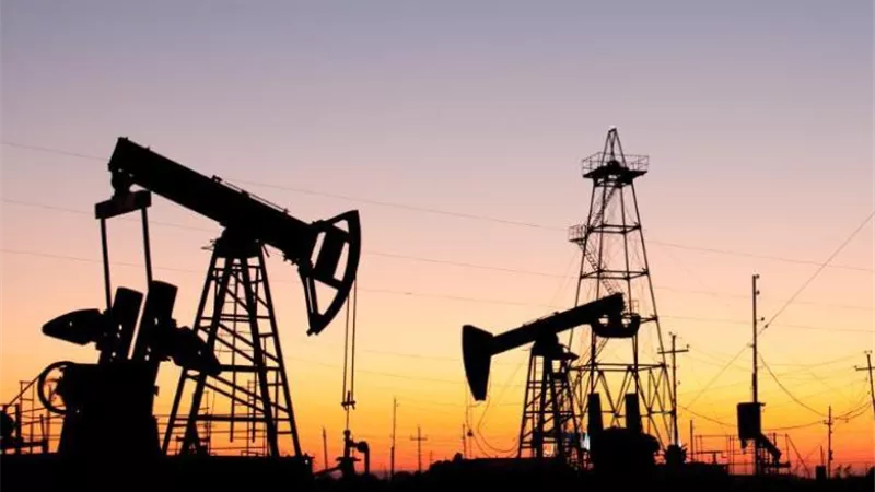 انخفاض إيرادات مؤسسة النفط الليبية إلى 1.8 مليار دولار خلال سبتمبر