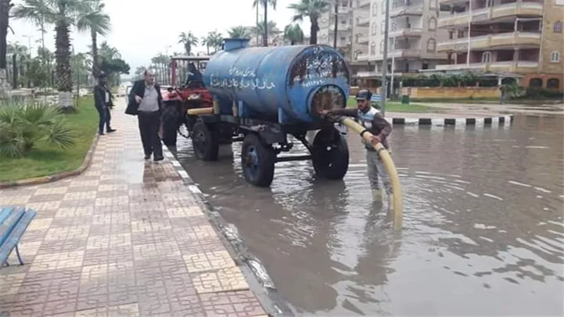 جمصة تغرق في السيول والاهالي يطالبون المحافظ تعطيل الدراسة .. صور