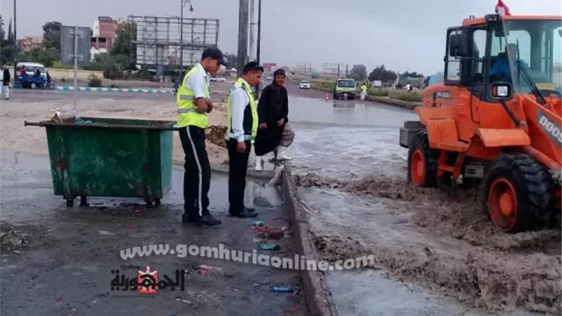 سحب مياه الامطار واعادة فتح الطريق الدولى الساحلى امام الضبعة والعلمين