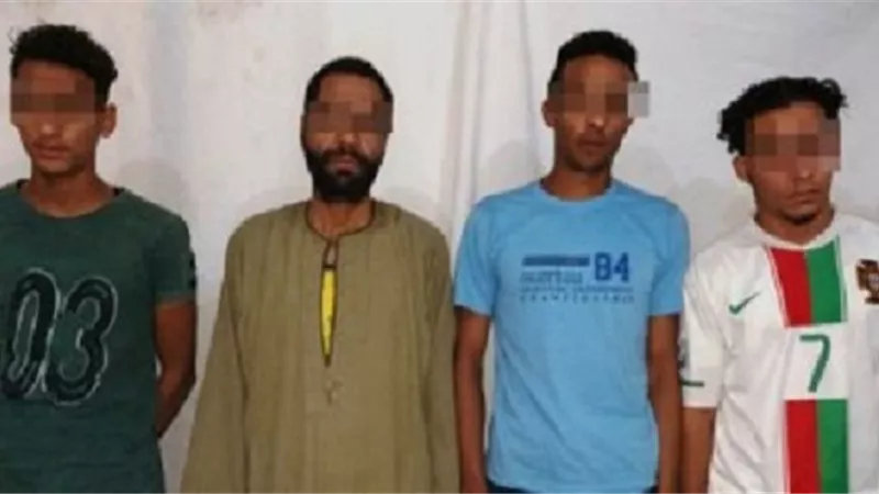 ضبط عامل و3 طلاب وبحوزتهم 46 قطعة أثرية بالصعيد