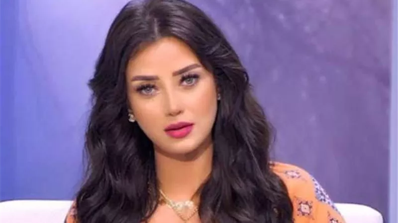 إطلالة غريبة لرضوى الشربينى تشعل 