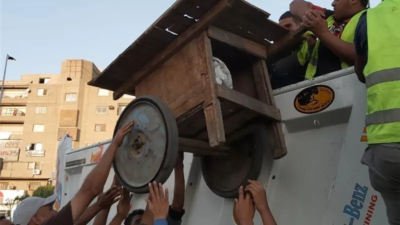 جهاز مدينة 6 أكتوبر يشُن عدة حملات لإزالة الإشغالات والإعلانات المخالفة