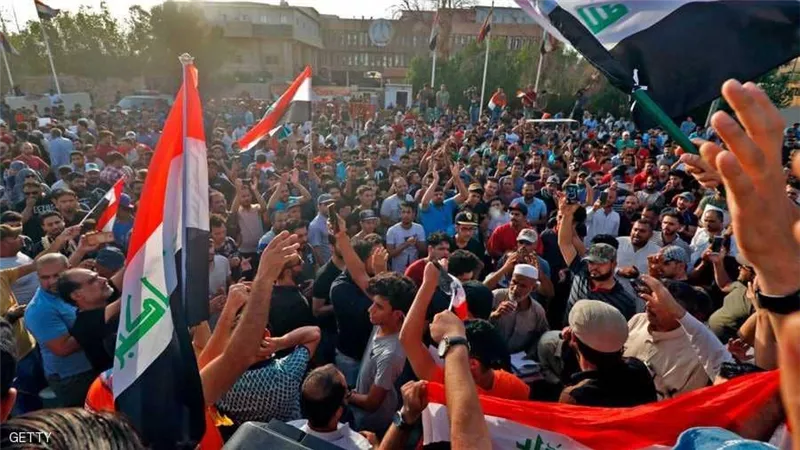 نزولاً على مطالب المتظاهرين بالعراق .. إعفاء رئيس مجلس محافظة بابل ونائبه