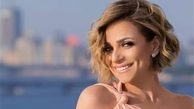 ريم البارودى تخطف الانظار بإطلالة جذابة من دبى