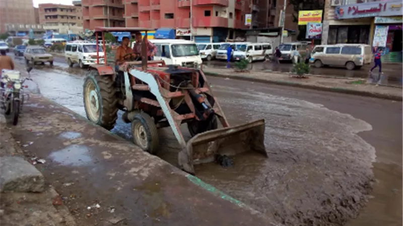 أبوالعزم يقود حملتى نظافة مكبرة بنطاق وحدتى الزنكلون وشيبة