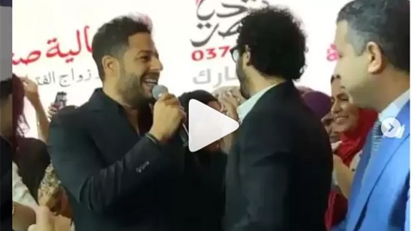 احمد حلمى يغنى مع حماقى 
