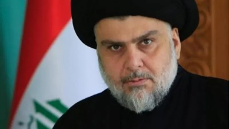 مقتدى الصدر يحذر من انزلاق العراق إلى