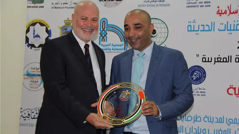 هيئة آل مكتوم تكرِّم والي طرفاية ورئيس مجلسها