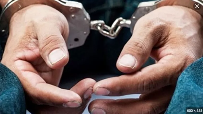 ضبط عاطل وصديقة لسرقتهما المواطنين بالاكراه