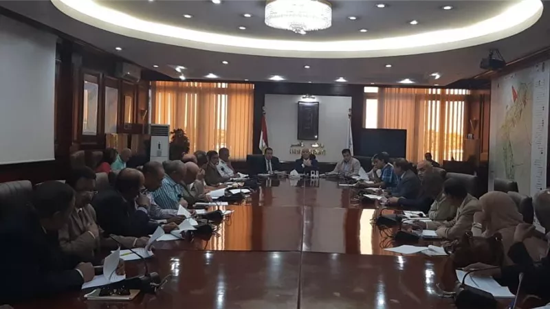 حماية المال العام والتأمين الصحى فى جلسة المجلس التنفيذى لمحافظة الأقصر