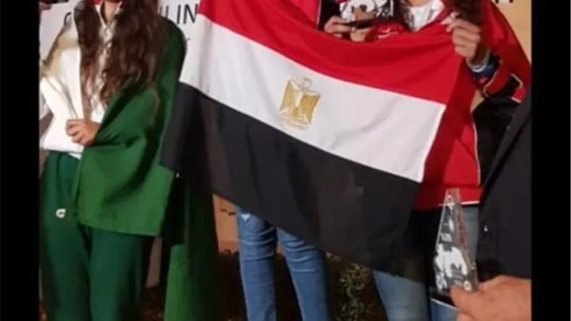 مريم ايهاب تهدي الذهبية في الشراع للشعب المصري