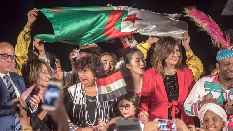 وزيرتا الثقافة والهجرة تفتتحان الدورة الرابعة لمهرجان الفنون والفلكلور الأفروصينى