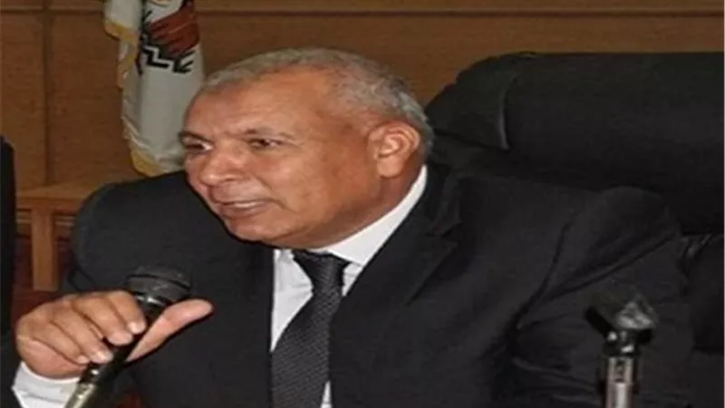الزملوط يخاطب الوزير بعد تعثر شركة النيل رصف طريق موط الدهوس