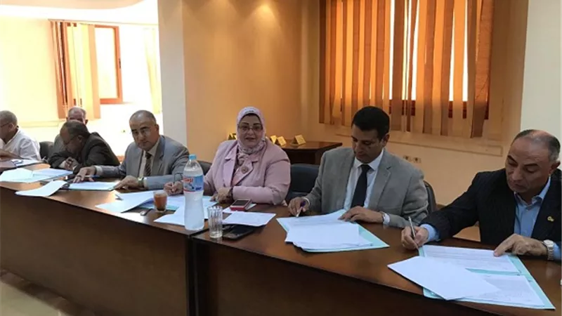 وكيل تعليم كفر الشيخ تتراس لجنة الموارد البشرية