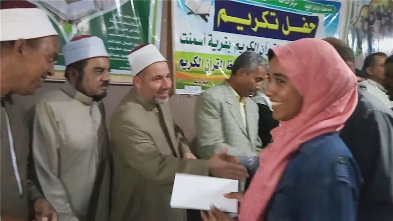 الداخلة تكرم حفظة القرآن الكريم بـ 103 آلاف جنيه