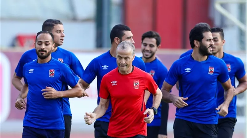نجم وسط الأهلي يعود للتدريبات الجماعية