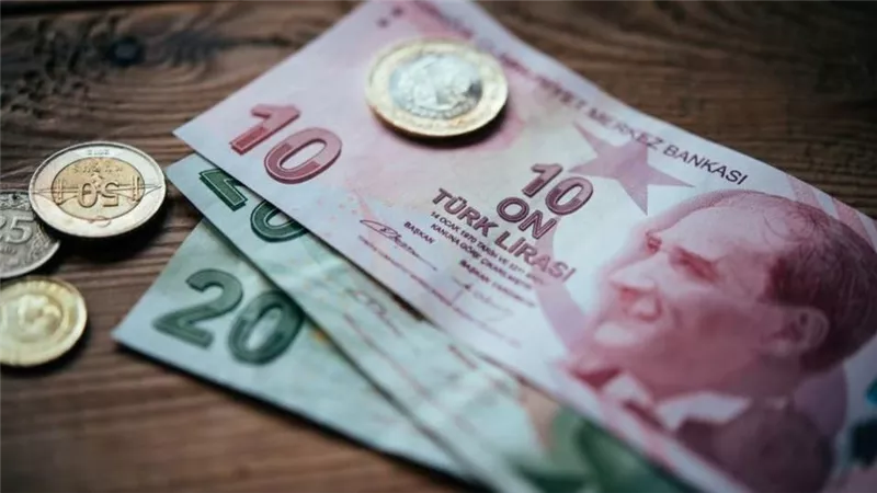 انخفاض سعر الليرة السورية إلى أدنى مستوى منذ 7 أسابيع
