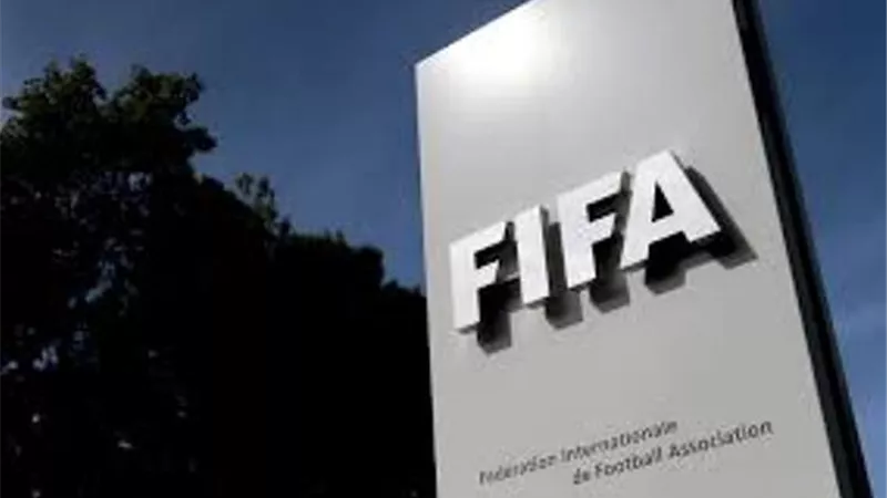 الفيفا يهدد بتجميد النشاط الكروى في كينيا قبل لقاء مصر