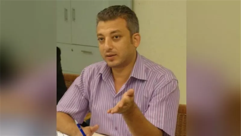 عضو رابطة الصحفيين بالزمالك: رئيس النادي يعاملنا كرهائن.. نستحي أن نسمع ألفاظه